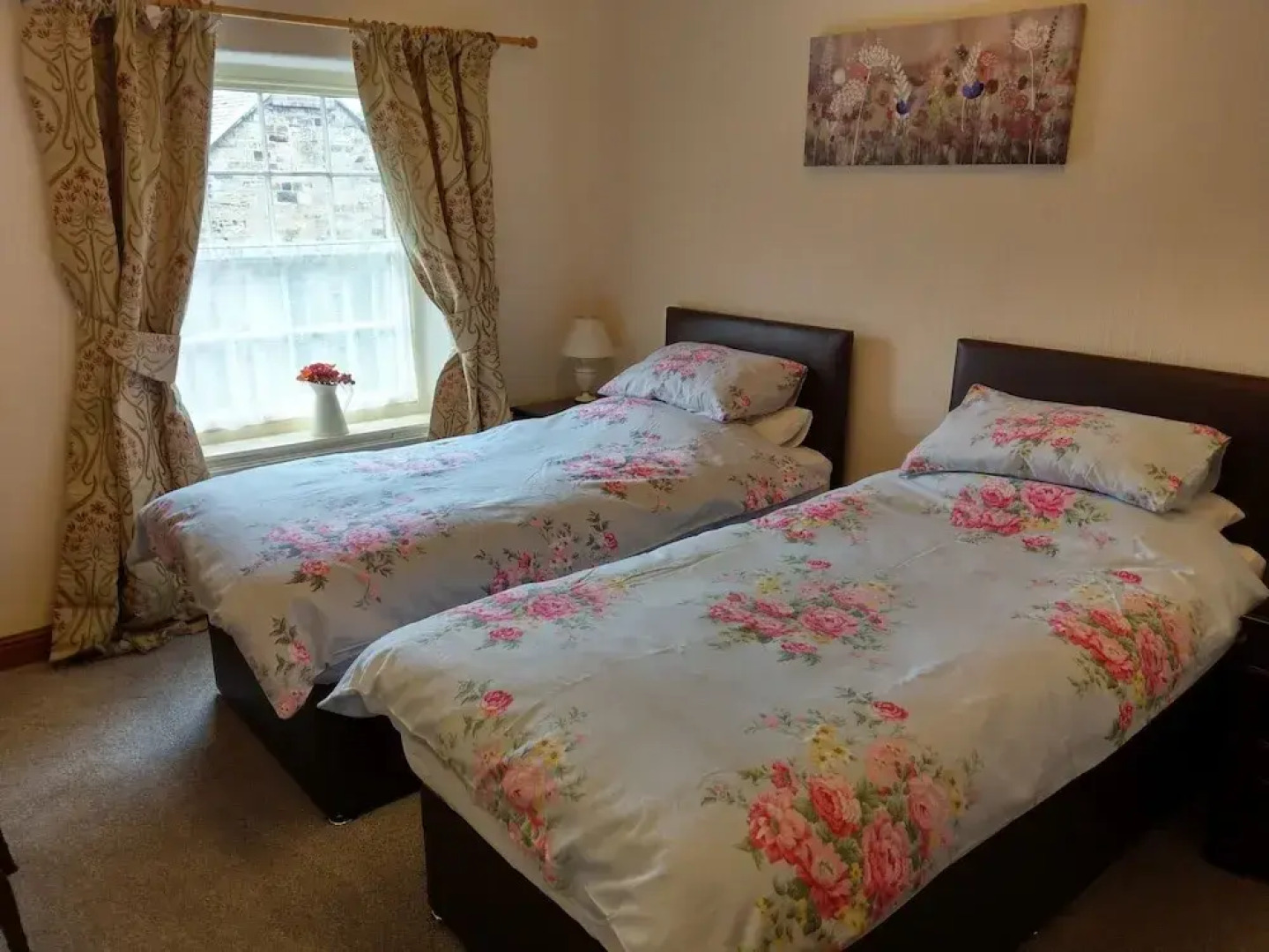 Pathways Holiday Cottage a Delightful 18th Century Stone Cottage in Derbyshire