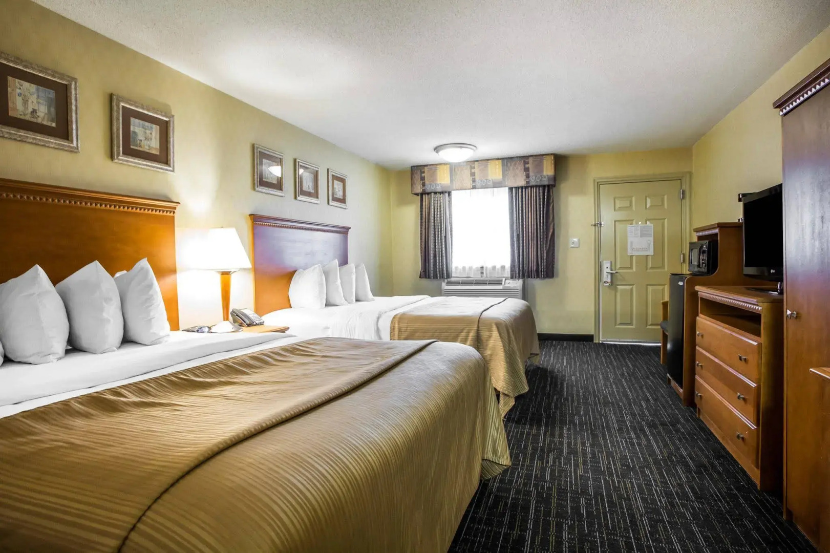 Hibiscus Inn & Suites