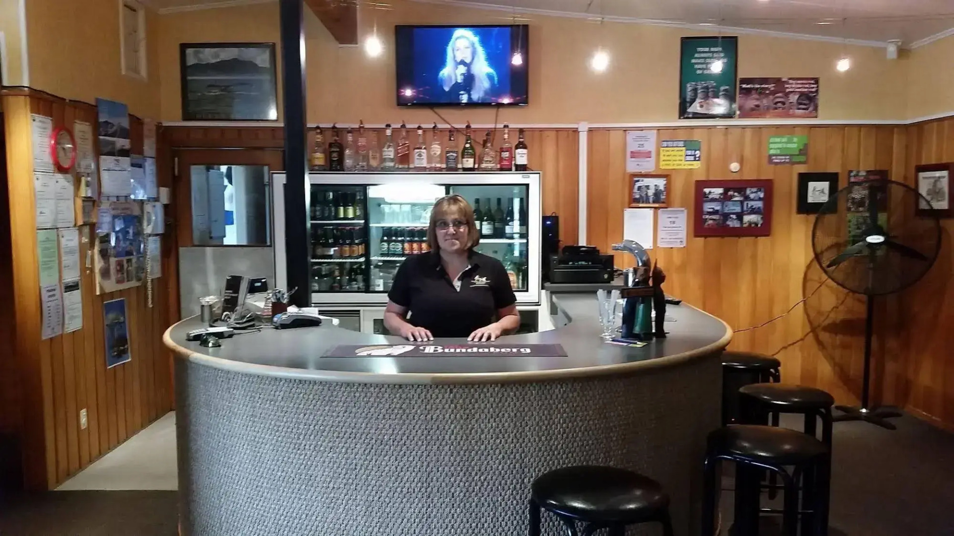 Mahoe Motel Bar n Grill