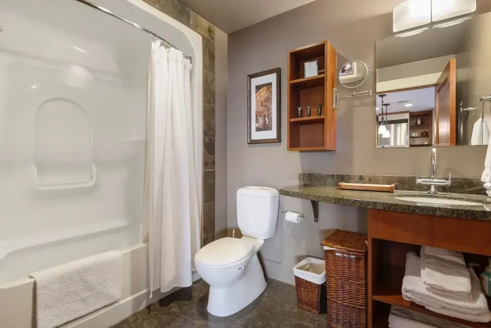 Exquisite 2BR/2BTH Luxury Condo with Mountain View