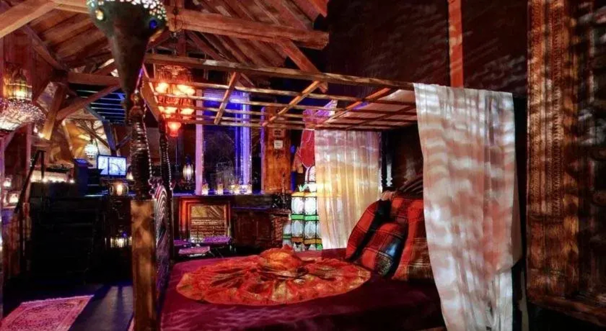 Bijou Hotel / Love and Romance