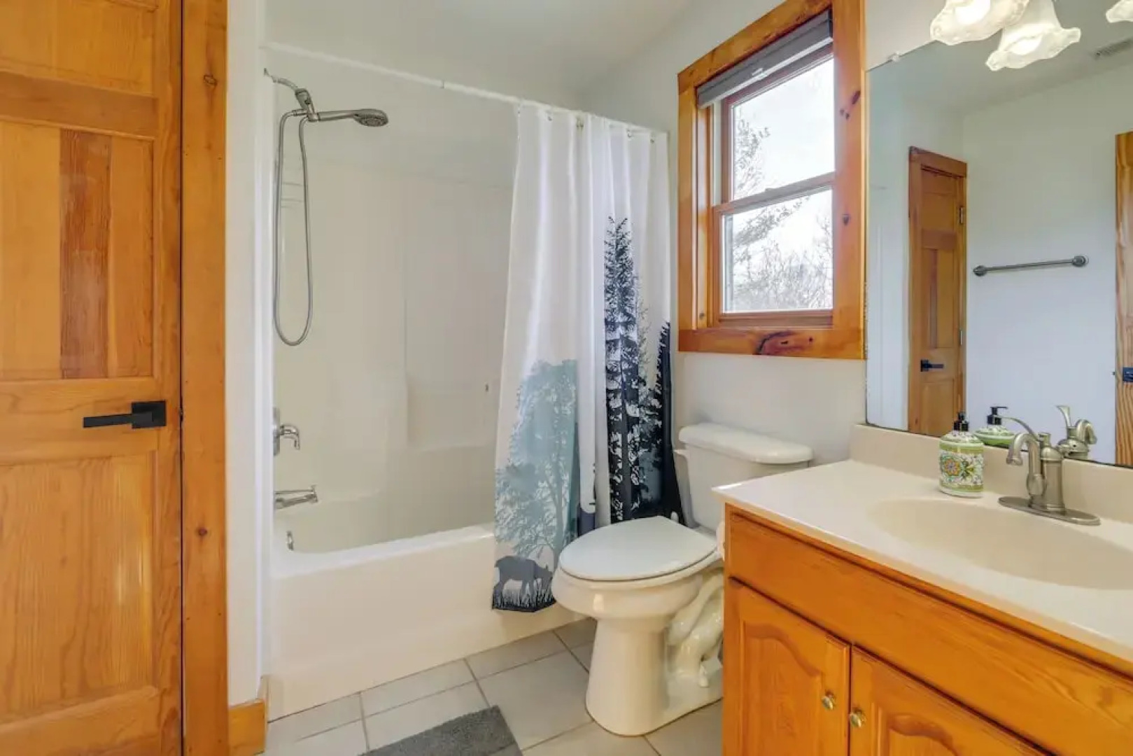 Luxury Mountain Cabin With Hot Tub & Pool Table!