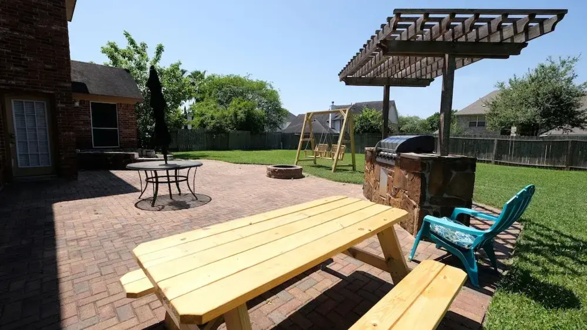 5Bdrm 3.5Bath 12Beds - HOME BIG AS TEXAS