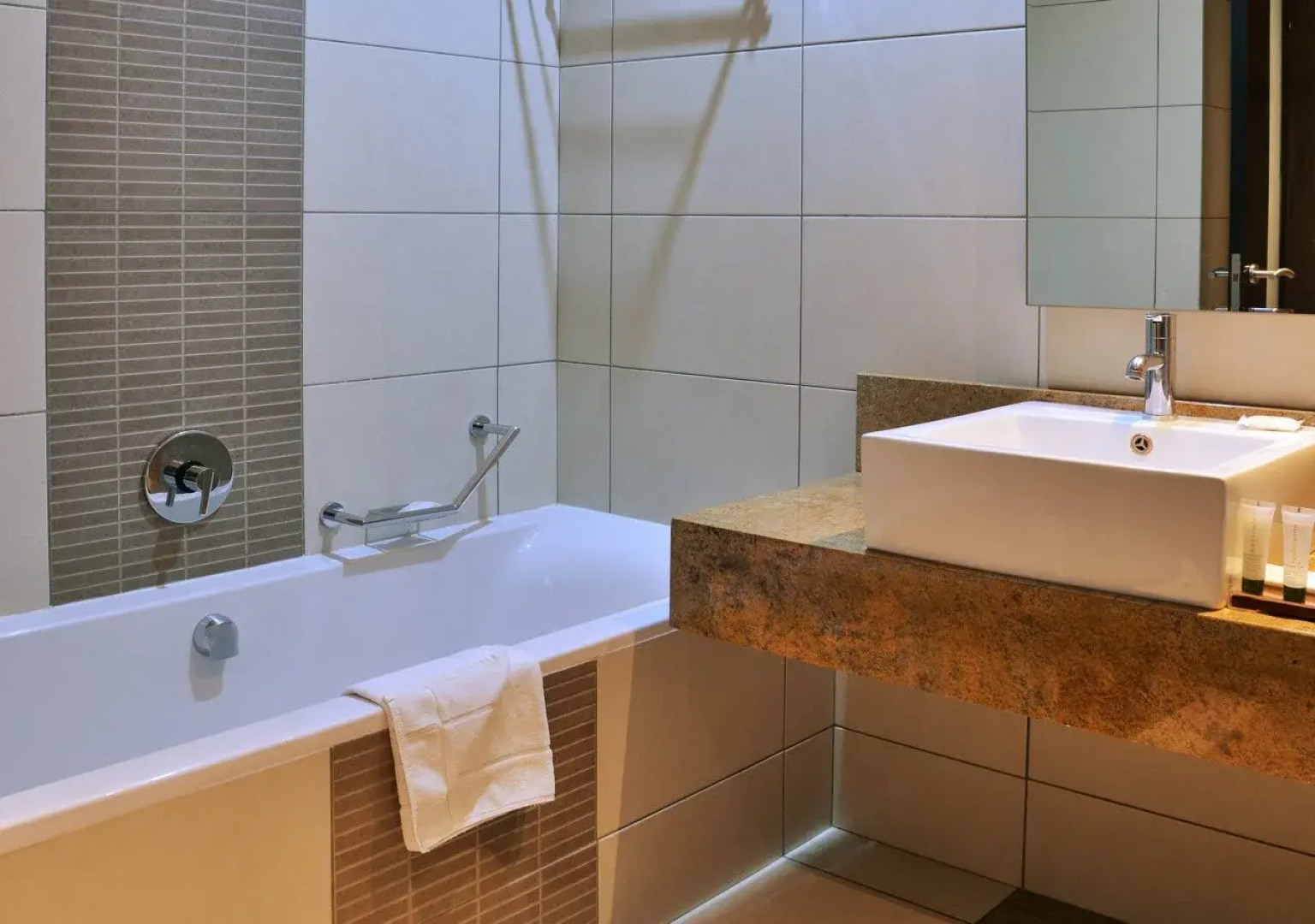 Premier Hotel OR Tambo