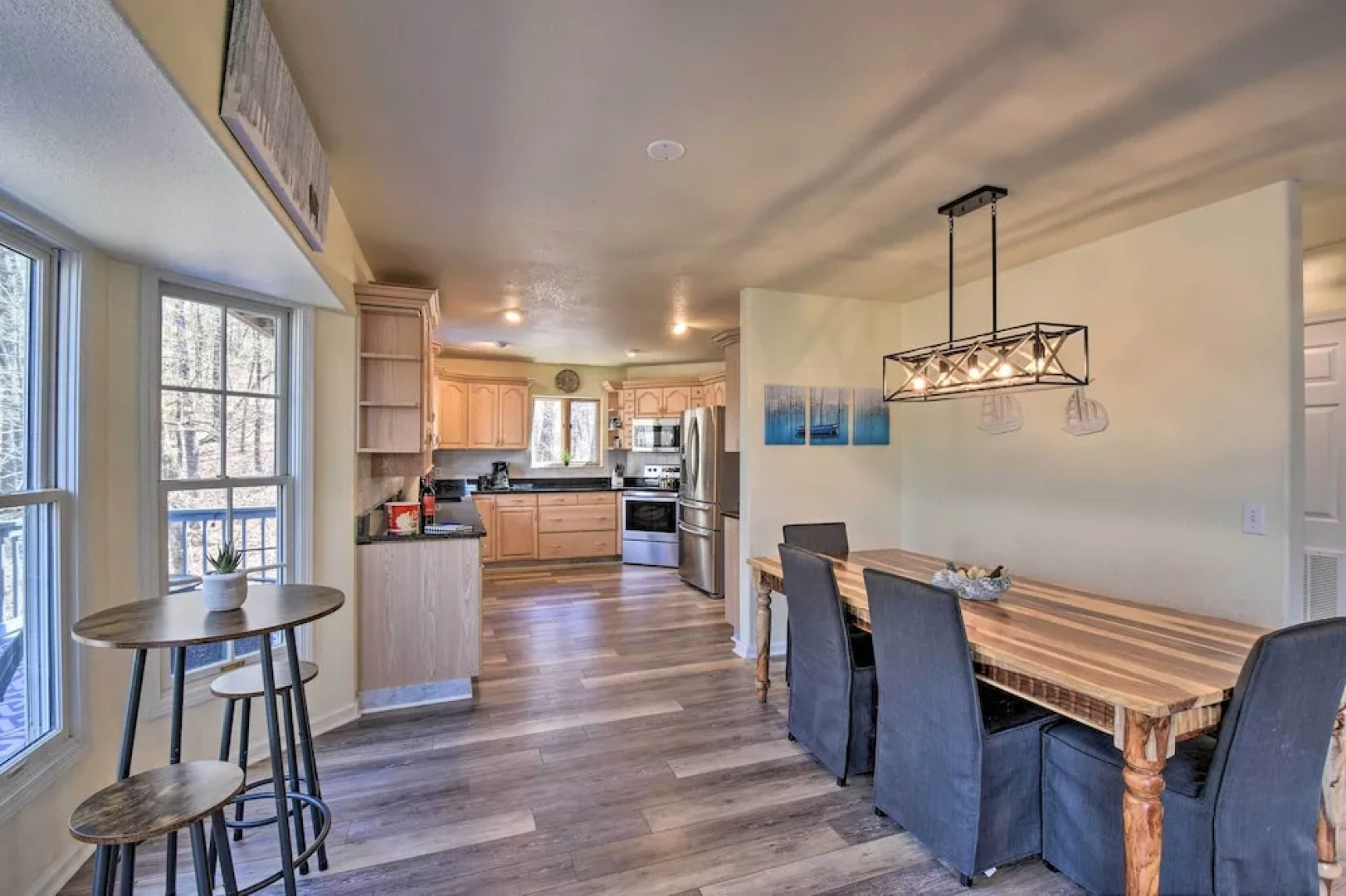 Inviting Sky Valley Home ~ 2 Mi to Mud Creek Falls