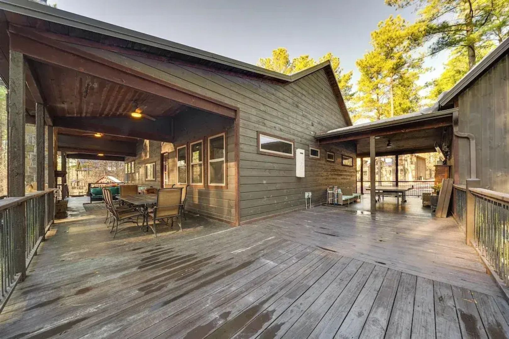 Hot Tub & Game Room: Spacious Cabin in Broken Bow!