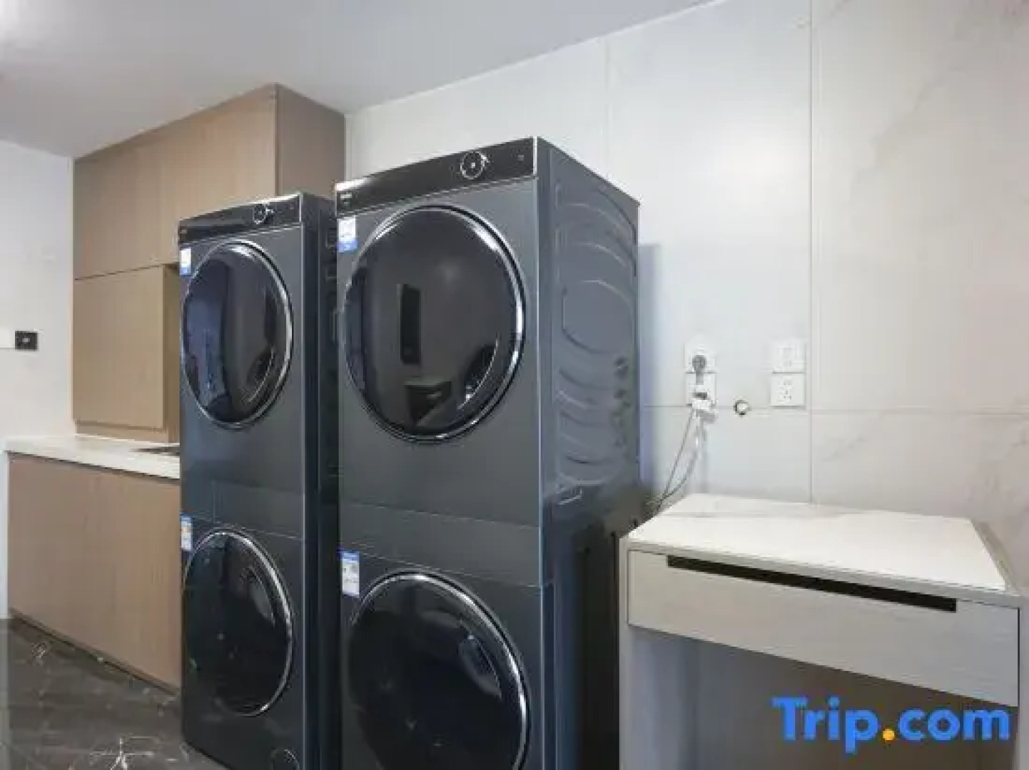 Qinhuangdao Xiadu Garden Hotel (People's Square)