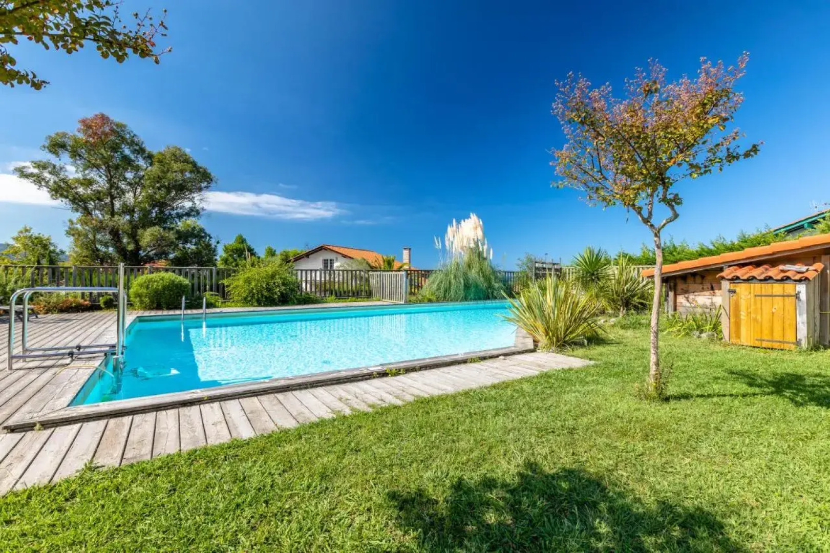 Bella Vista Guest Center Pays Basque