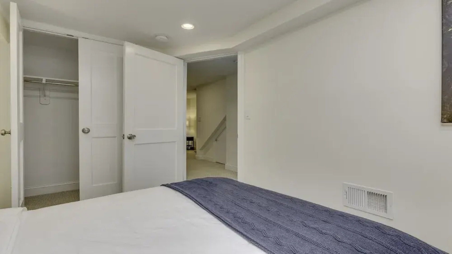 Spacious Colonial House in Alexandria | CozySuites