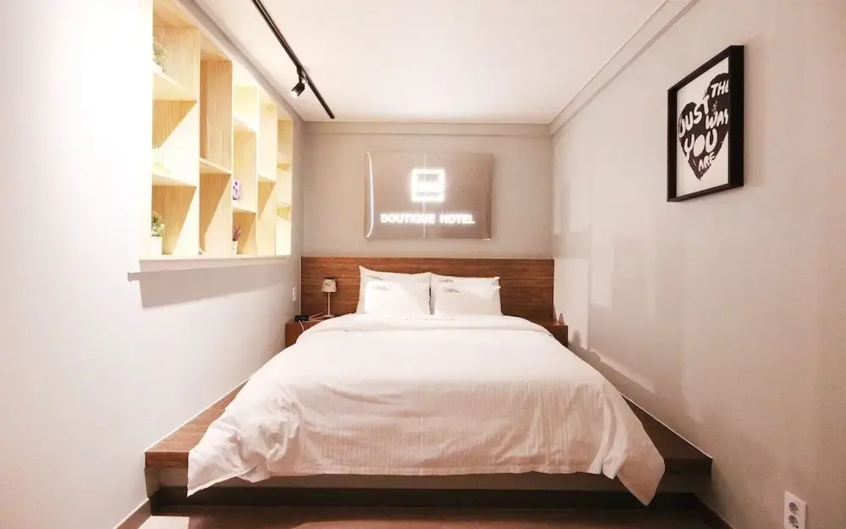 Yeongju Case Business Hotel