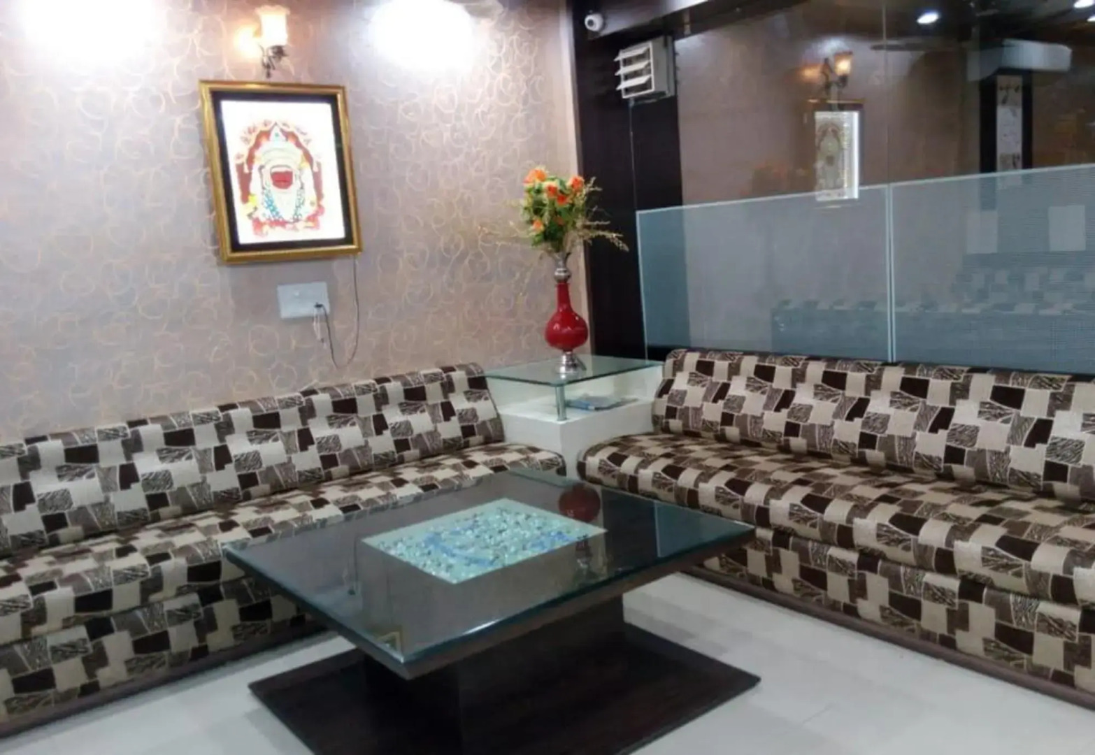 Friends Hotel & Restaurant