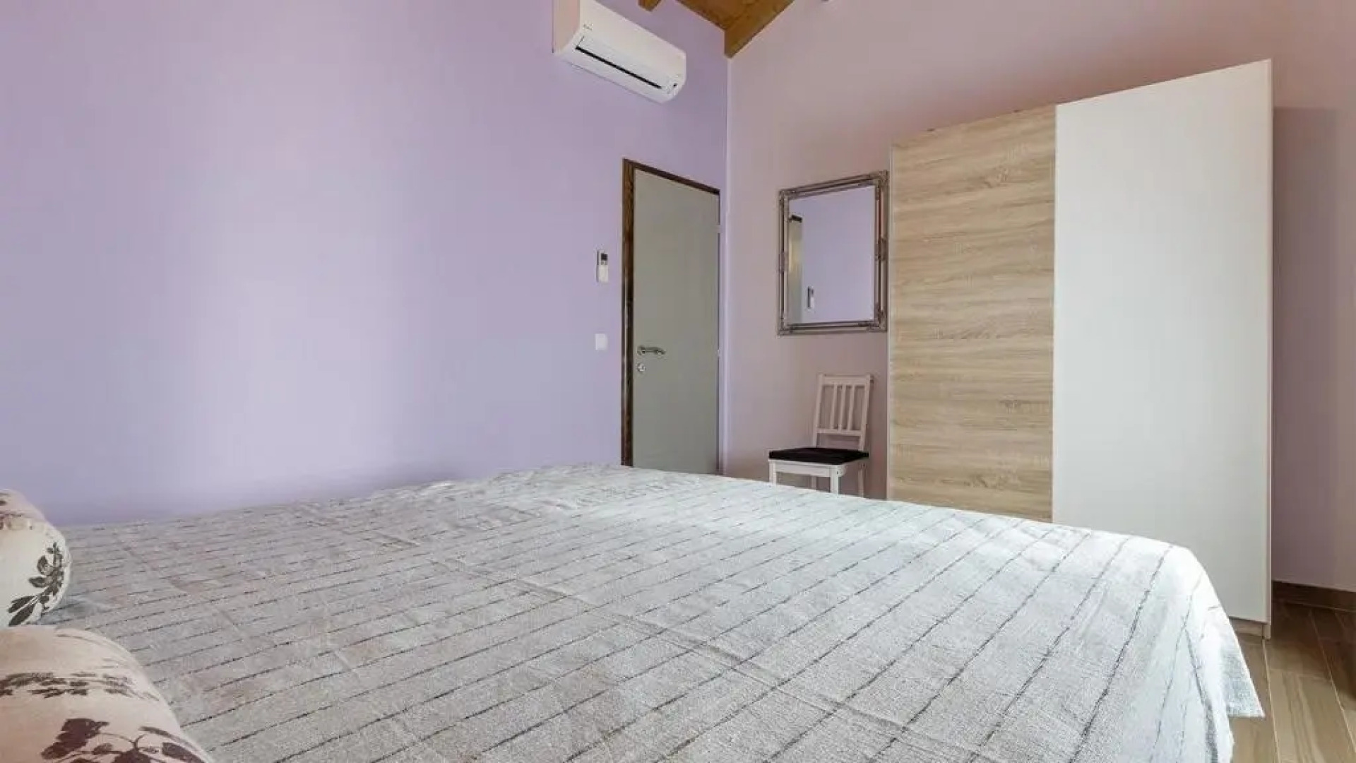 Ive in Orbanići with 5 bedrooms and 2 bathrooms