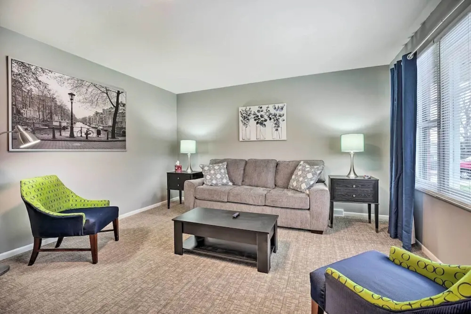 Homey Duplex - 10 Mi to Downtown Grand Rapids!