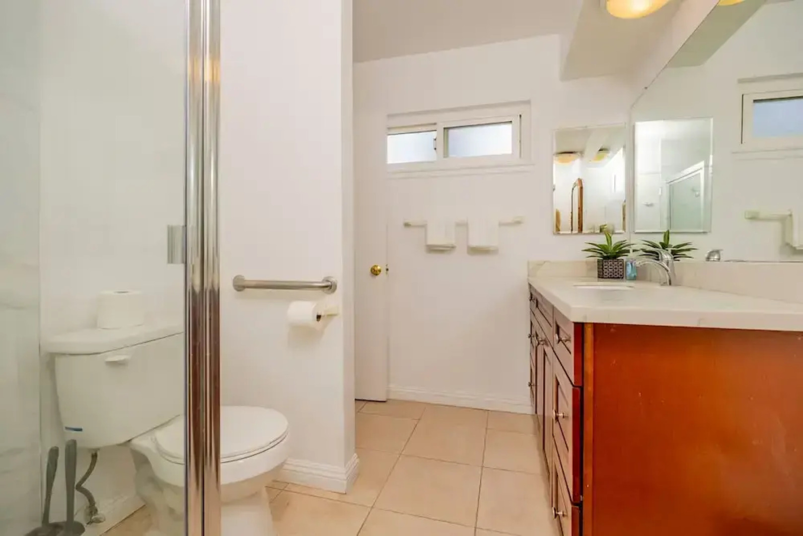 Serene Retreat With Modern Comforts in San Gabriel