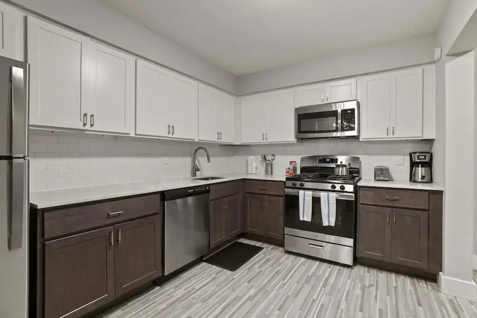 Modern 2BR 2BA Apartment With Pleasant Views