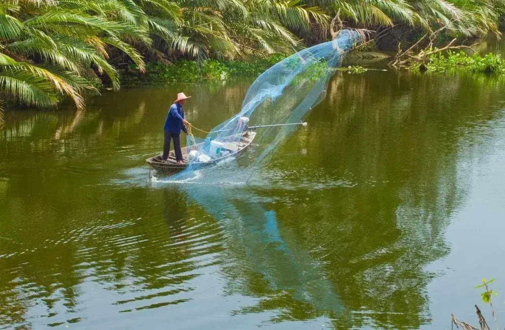 Floating Island Seafood & Resort