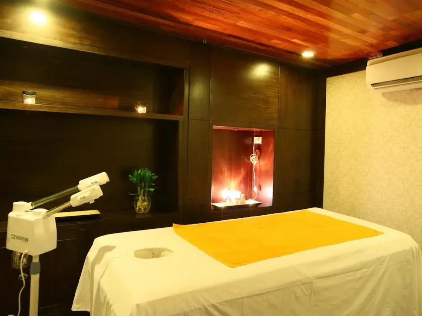 Indochina Sails Ha Long Bay