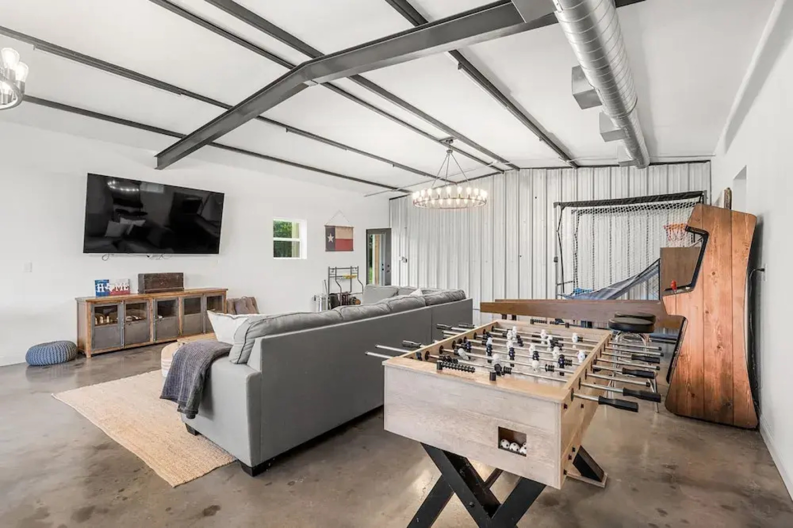 50 Acre Countryside Haven With Hiking Trails, Fossils, Pickleball Court, Basketball, Arcade, and Pool by RedAwning