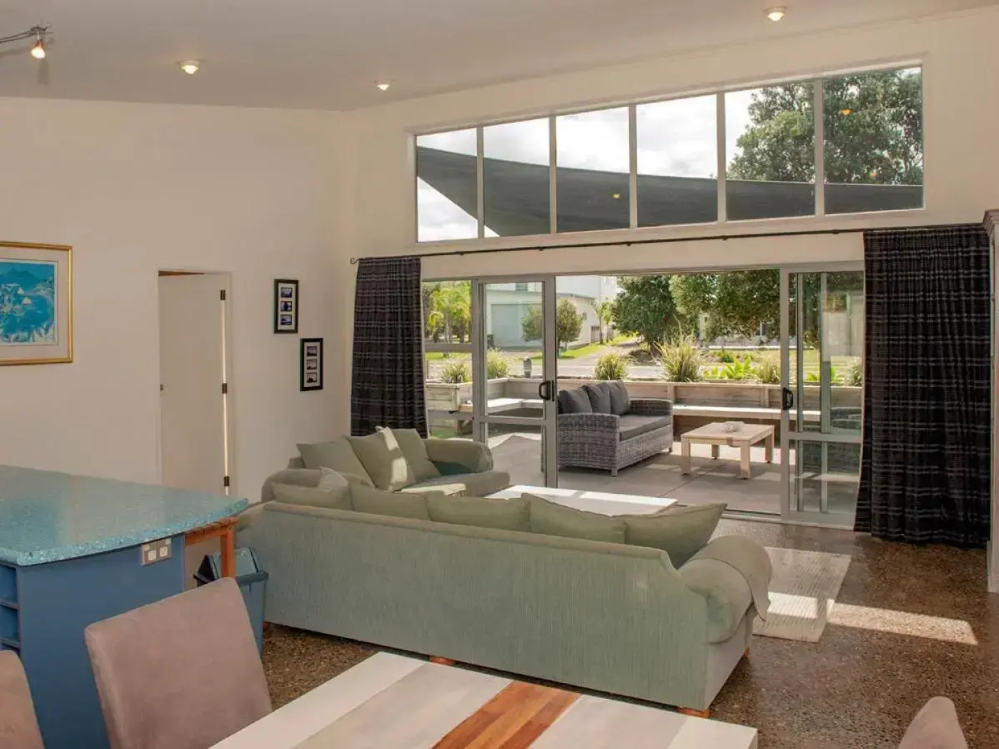Sands Beach House - Matarangi Holiday Home