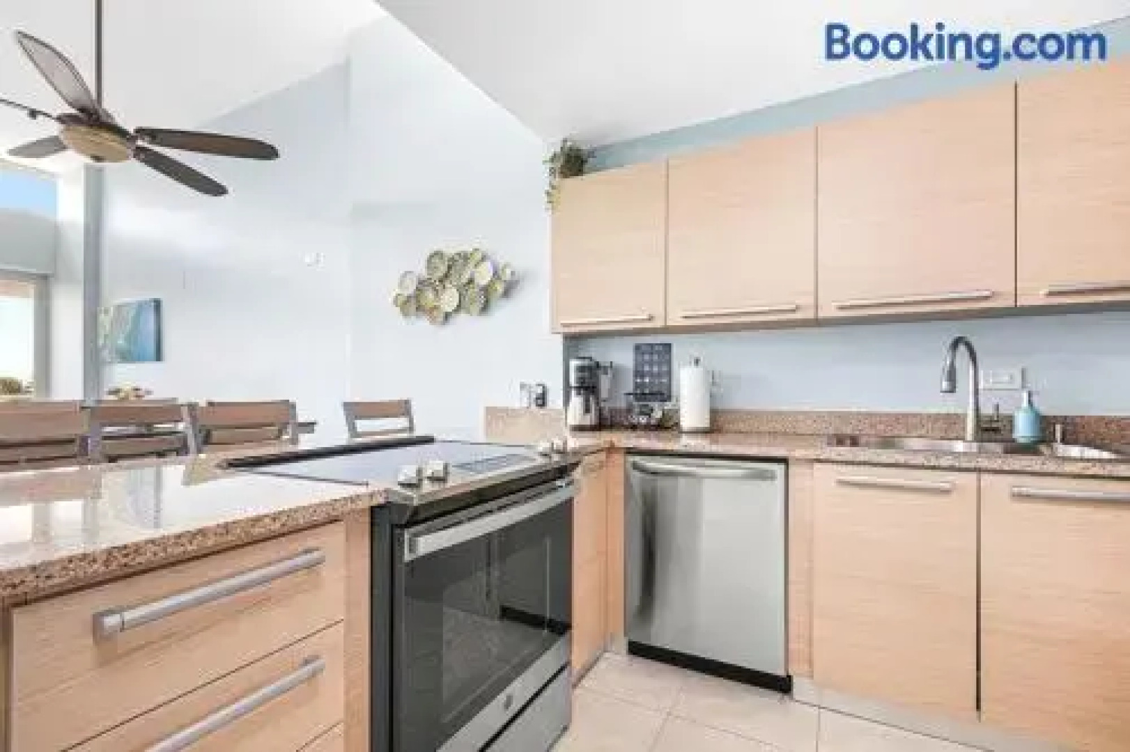 Ocean View Penthouse With Pool, Beachfront Complex 2 Bedroom Apts by Redawning