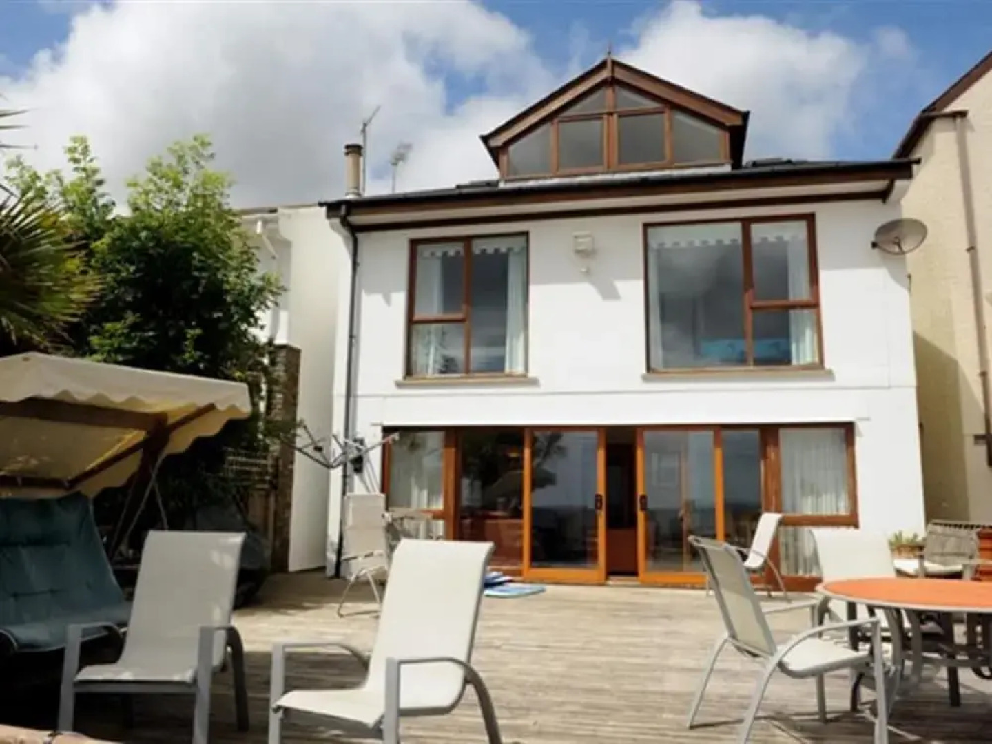 Wonderful Holiday Home With Beautiful Views and Sliding Doors to a Luxury Terrace