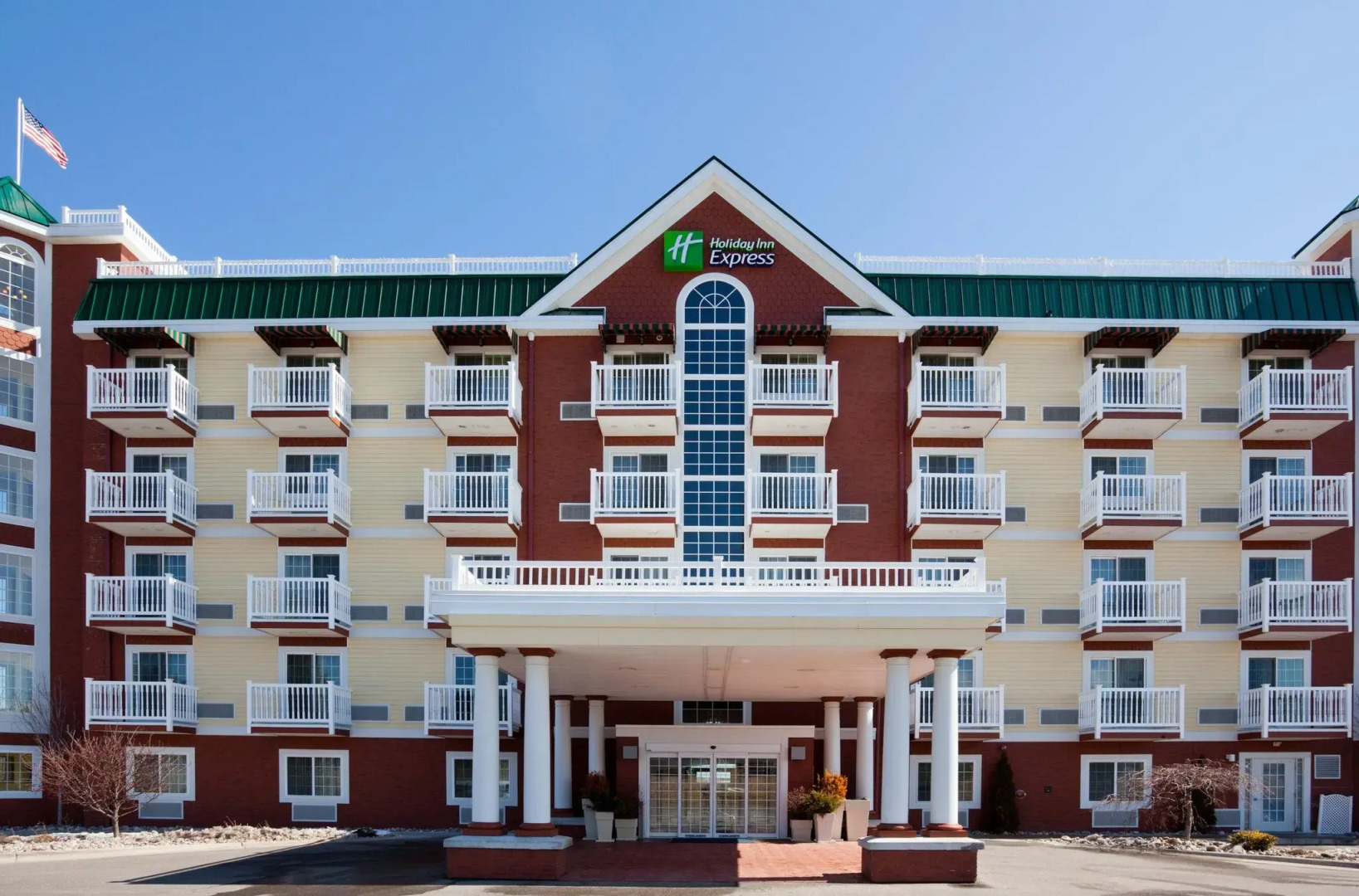 Holiday Inn Express & Suites Petoskey by IHG