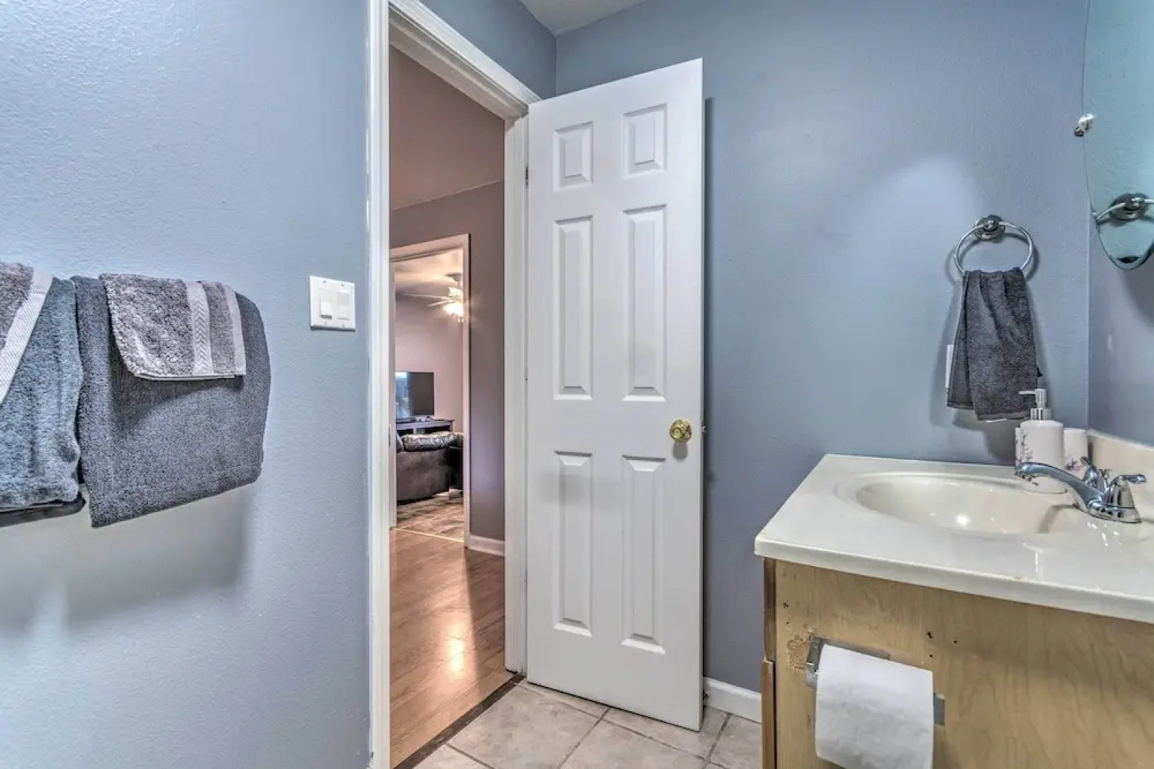 Modern Hot Springs Condo w/ Dock on Lake Hamilton!