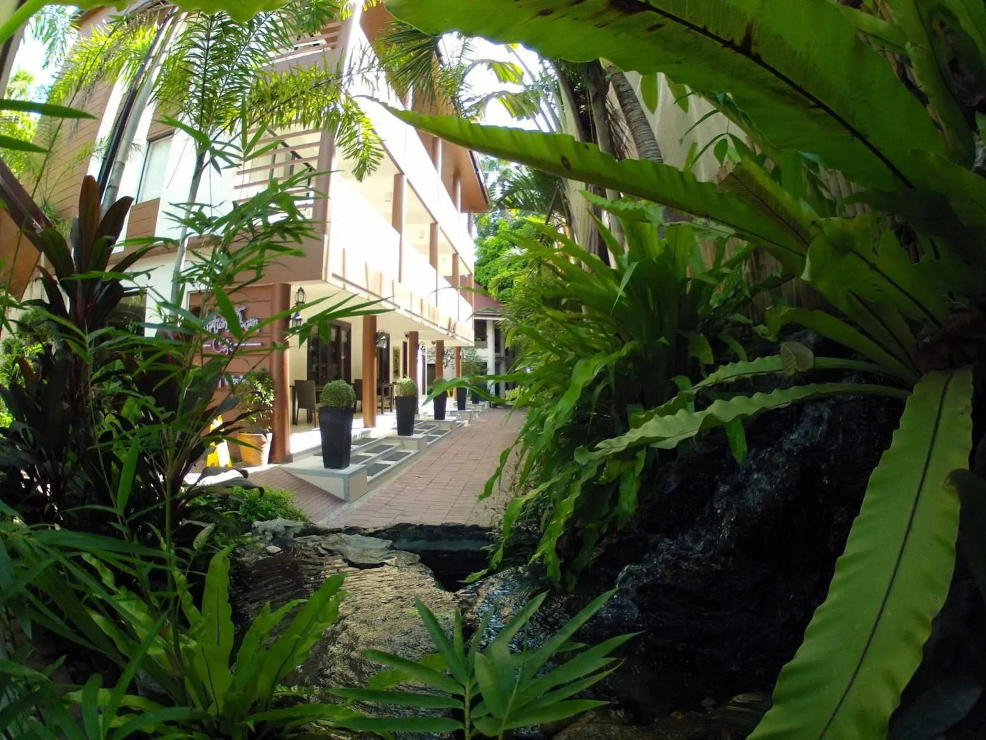 White House Beach Resort