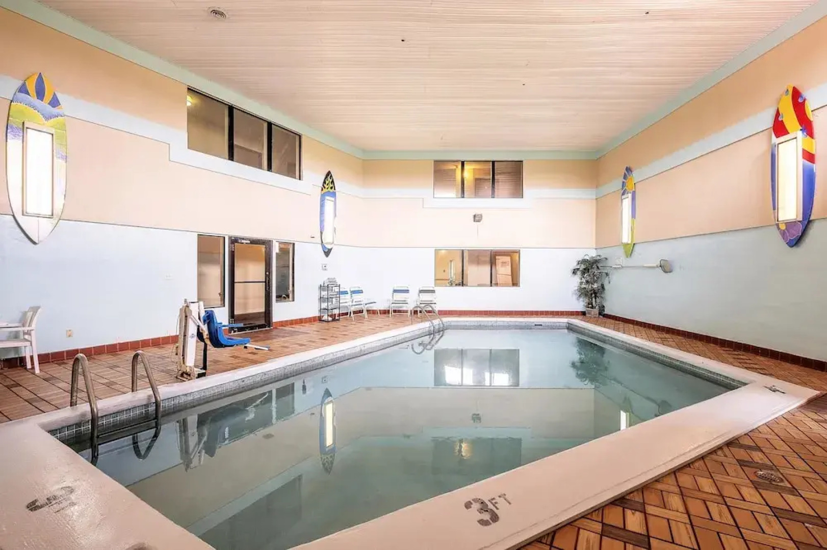 Red Roof Inn & Suites Hermitage