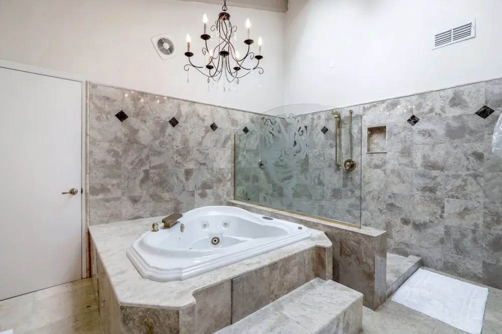 Ultimate 6 Bedroom 5 Bathroom On Bay Hill