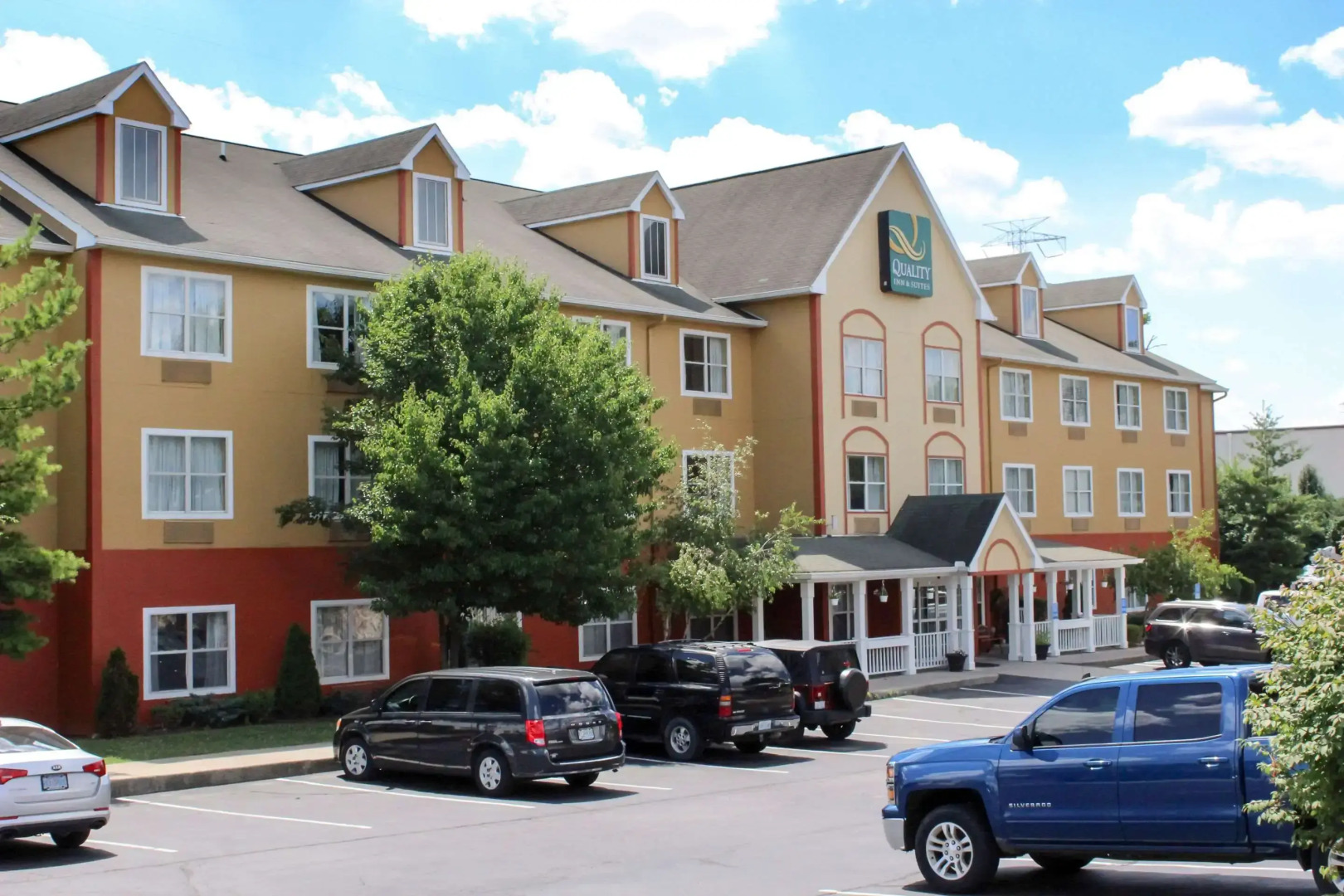 Quality Inn & Suites Cincinnati Sharonville