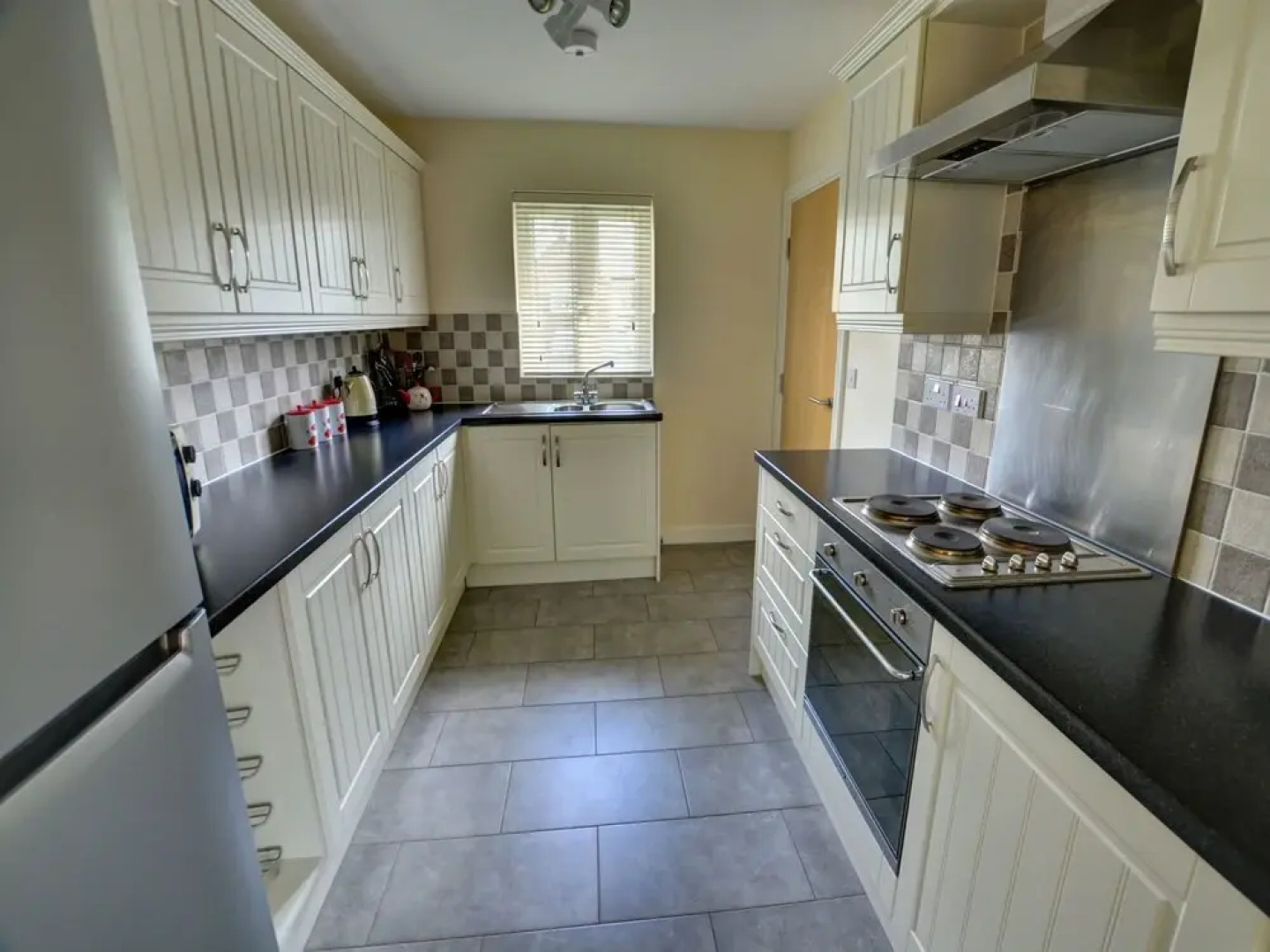 Tranquil holiday home in Swansea near Mountains