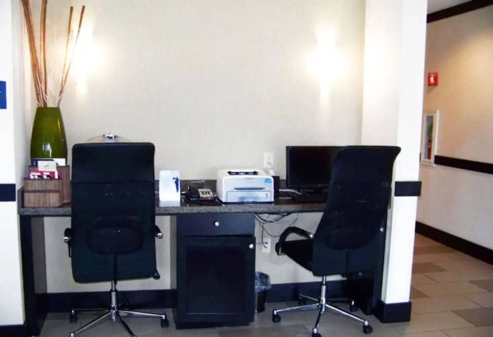 Days Inn & Suites Mineral Wells