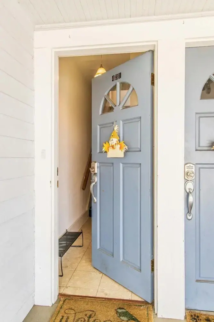 Large and Bright 3 Bedroom With Room For 7