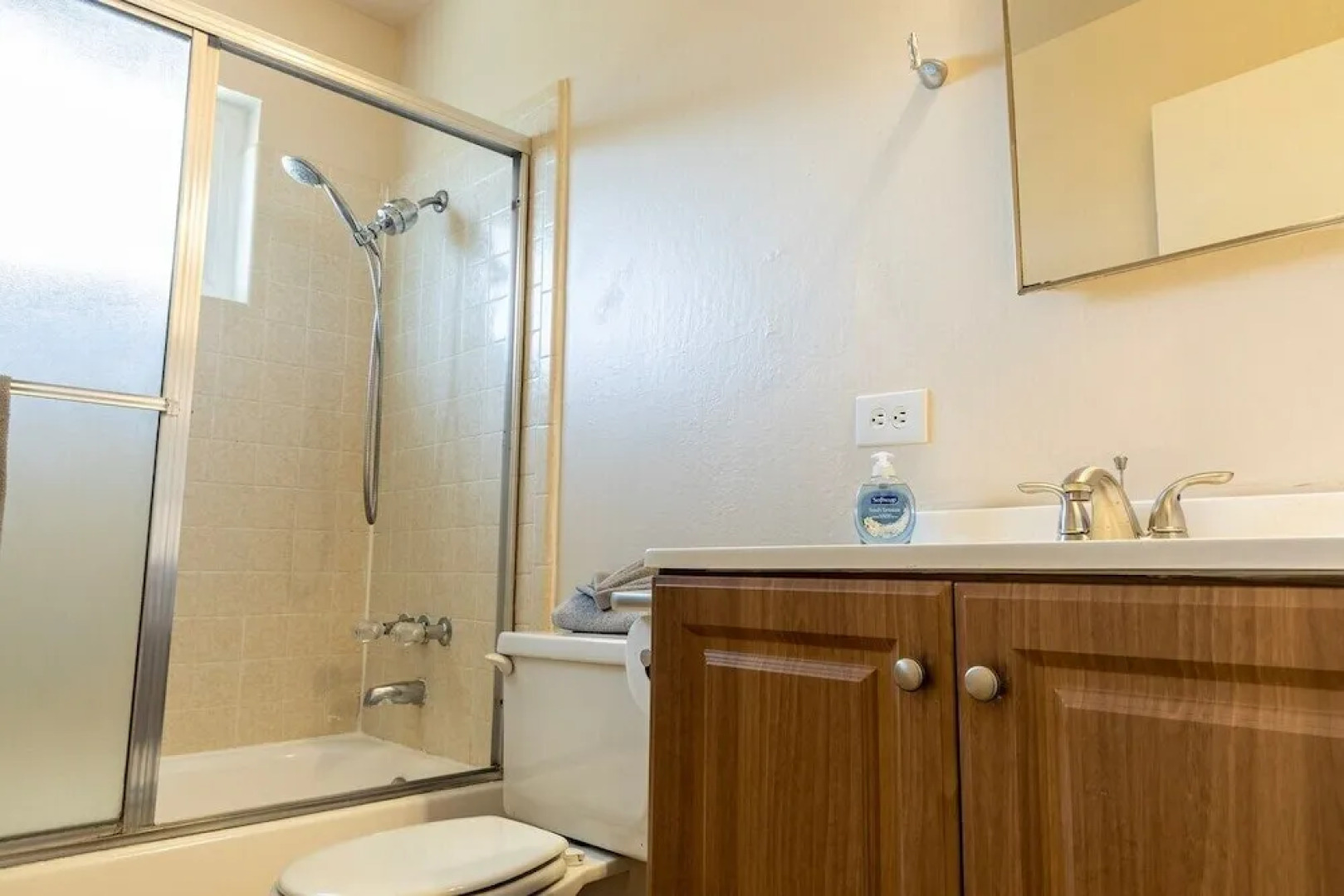 Cozy 2-bedroom in Concord