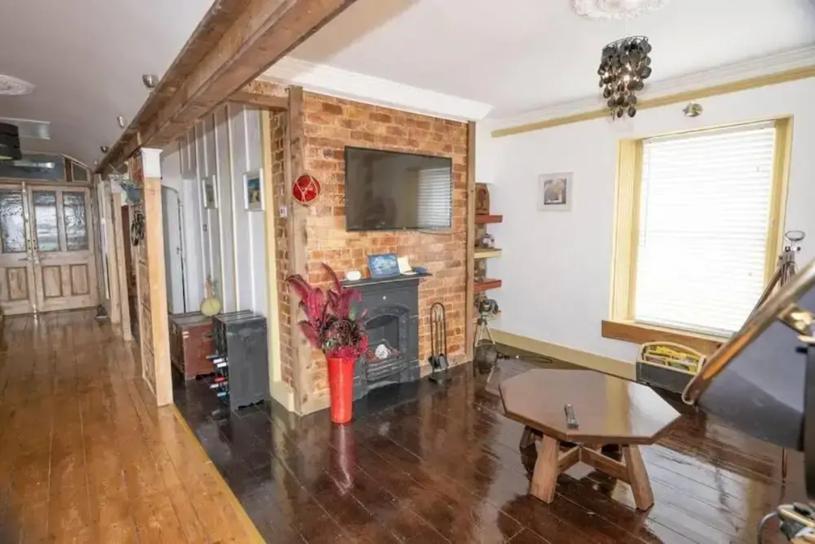 Quirky Apt - Sleeps 6 - Coastal Area - Parking