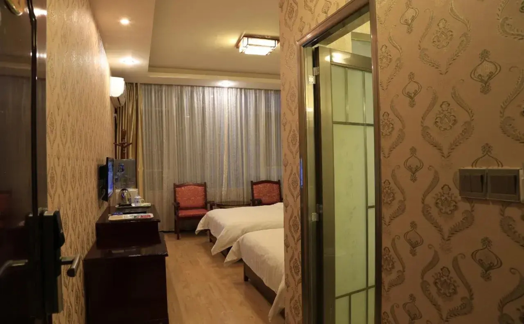 Mount Emei Happy Hotel