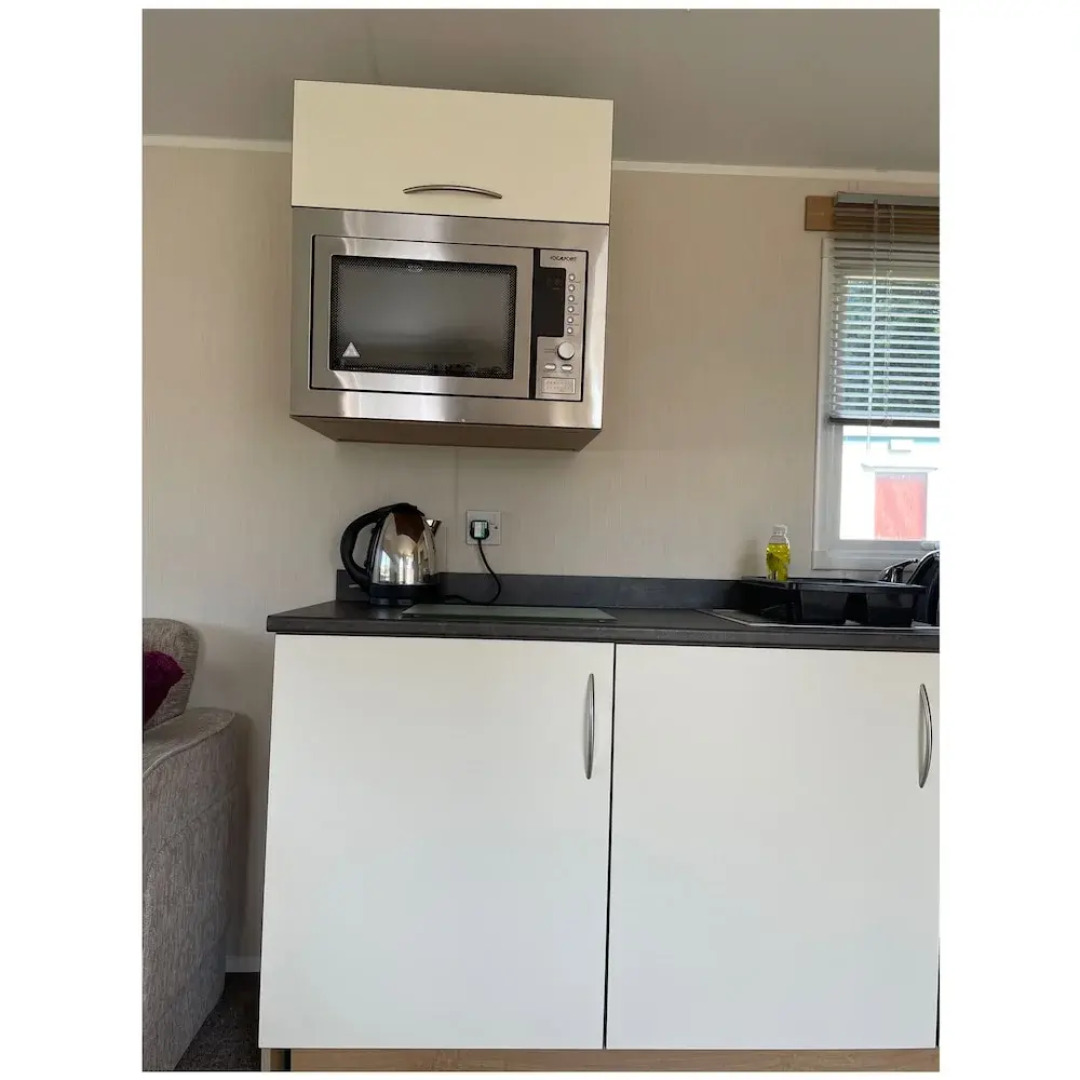 Caravan - Sleeps 6 & Parking