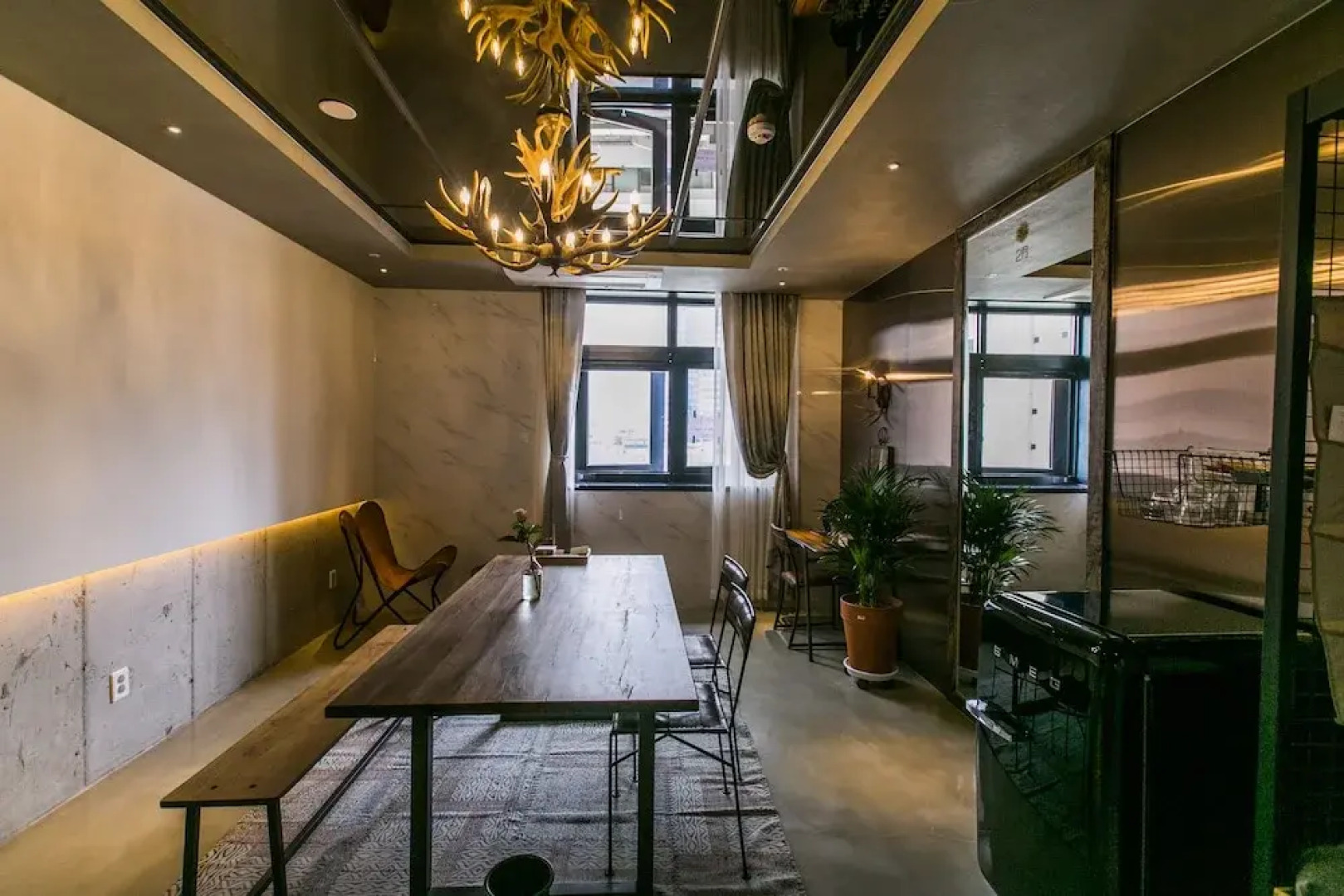 Hotel February Dong Seong Ro