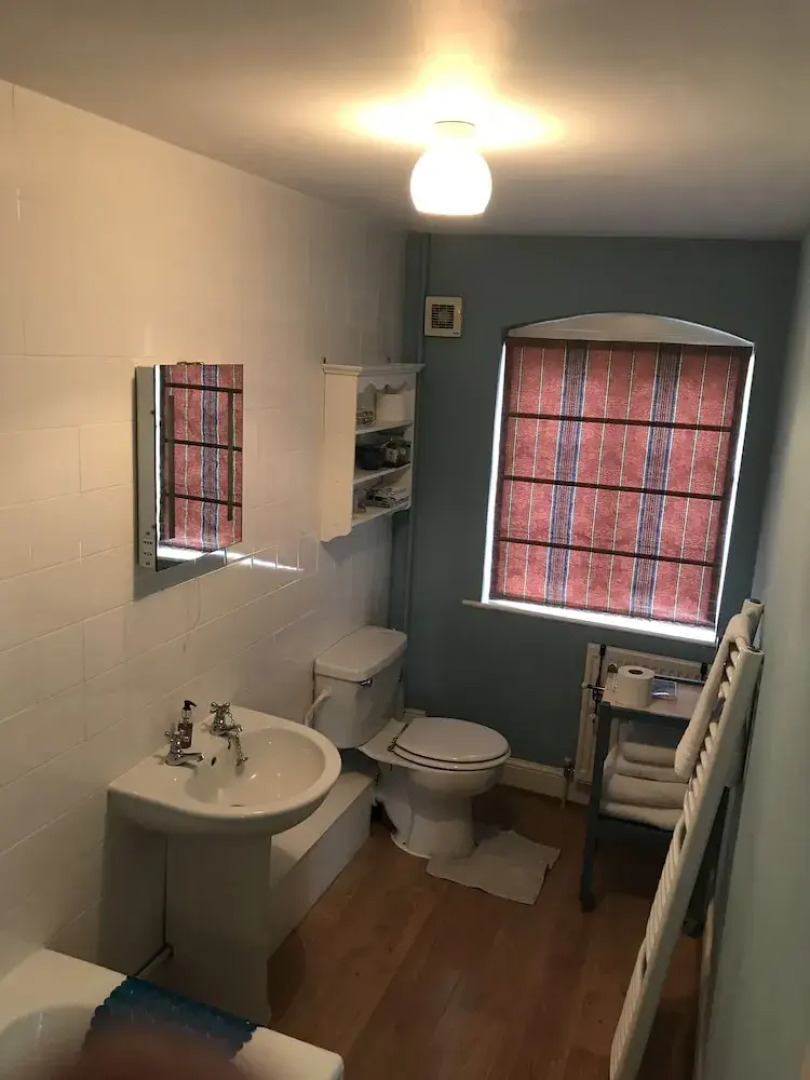 Lower Buckton Country House - Sleeps 12