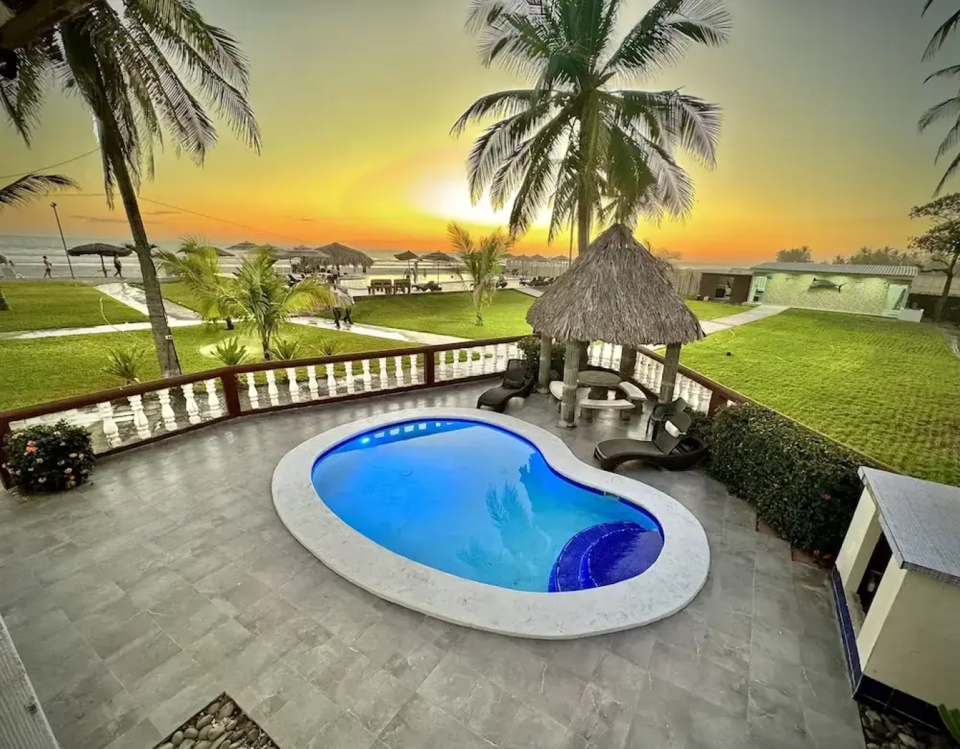 Hotel Tesoro Beach