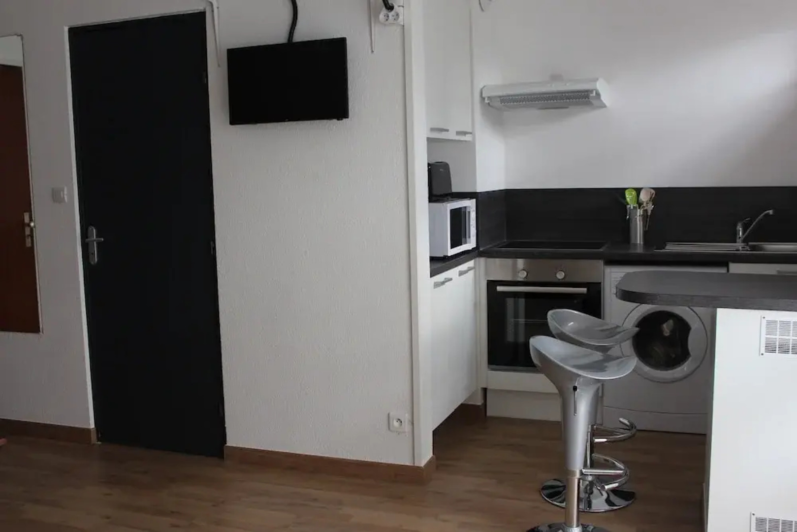 Studios near Basel Airport - RM 118