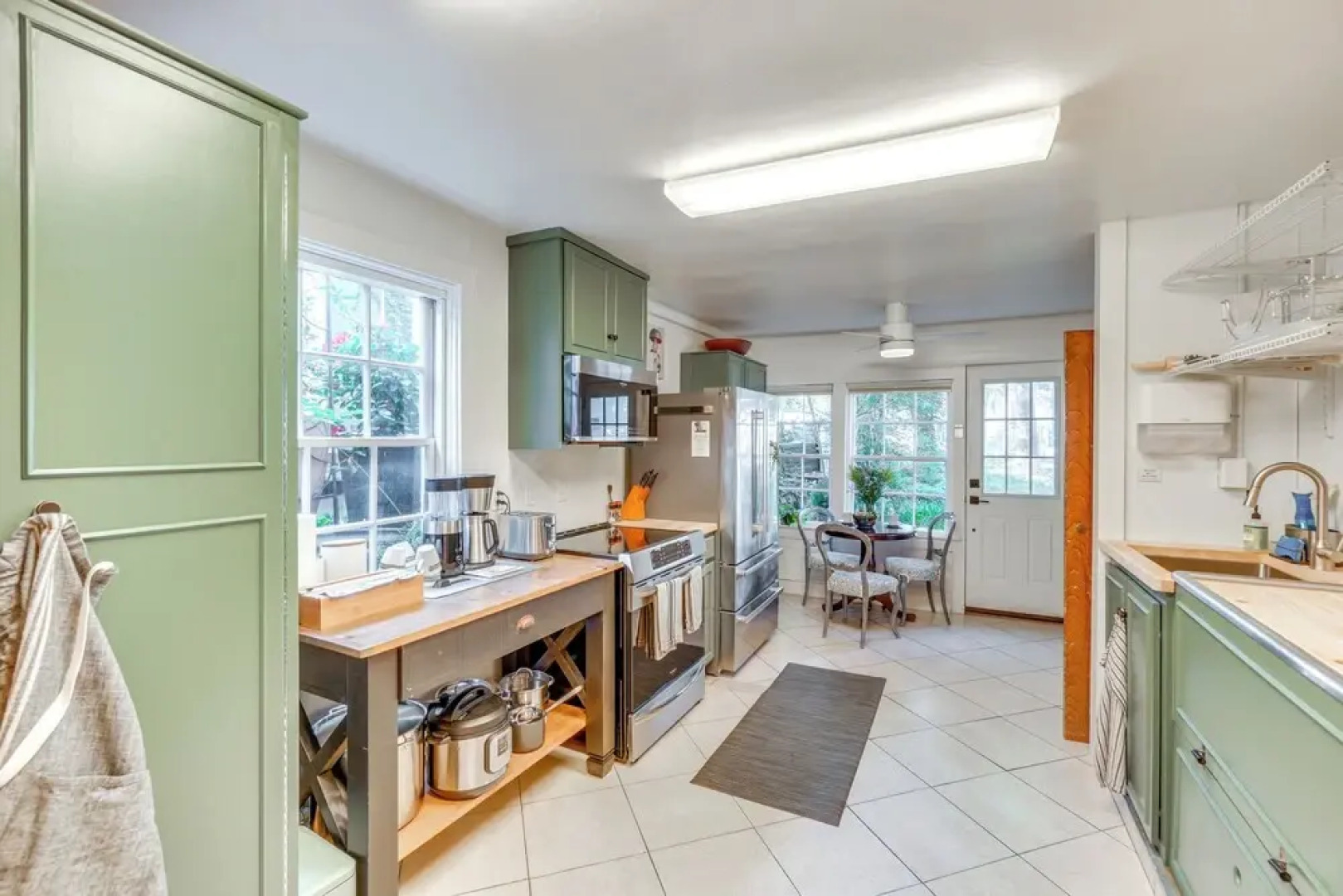 Cottage w/ Furnished Patio & Garden: Dtwn Leesburg