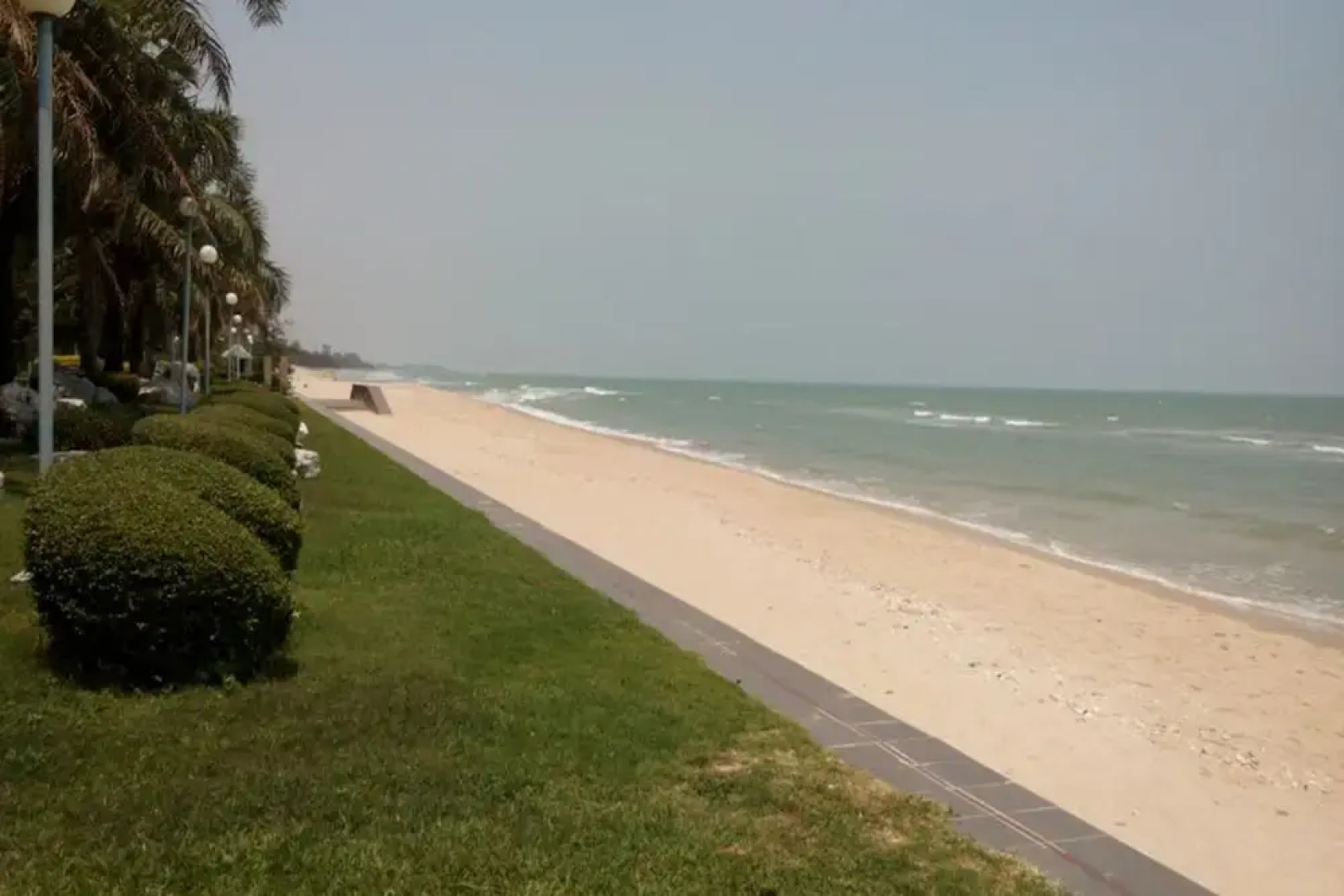 Cha-Am Grand Condotel by Frank