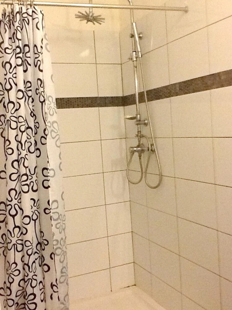 House With 4 Bedrooms in Roquemaure, With Pool Access, Enclosed Garden