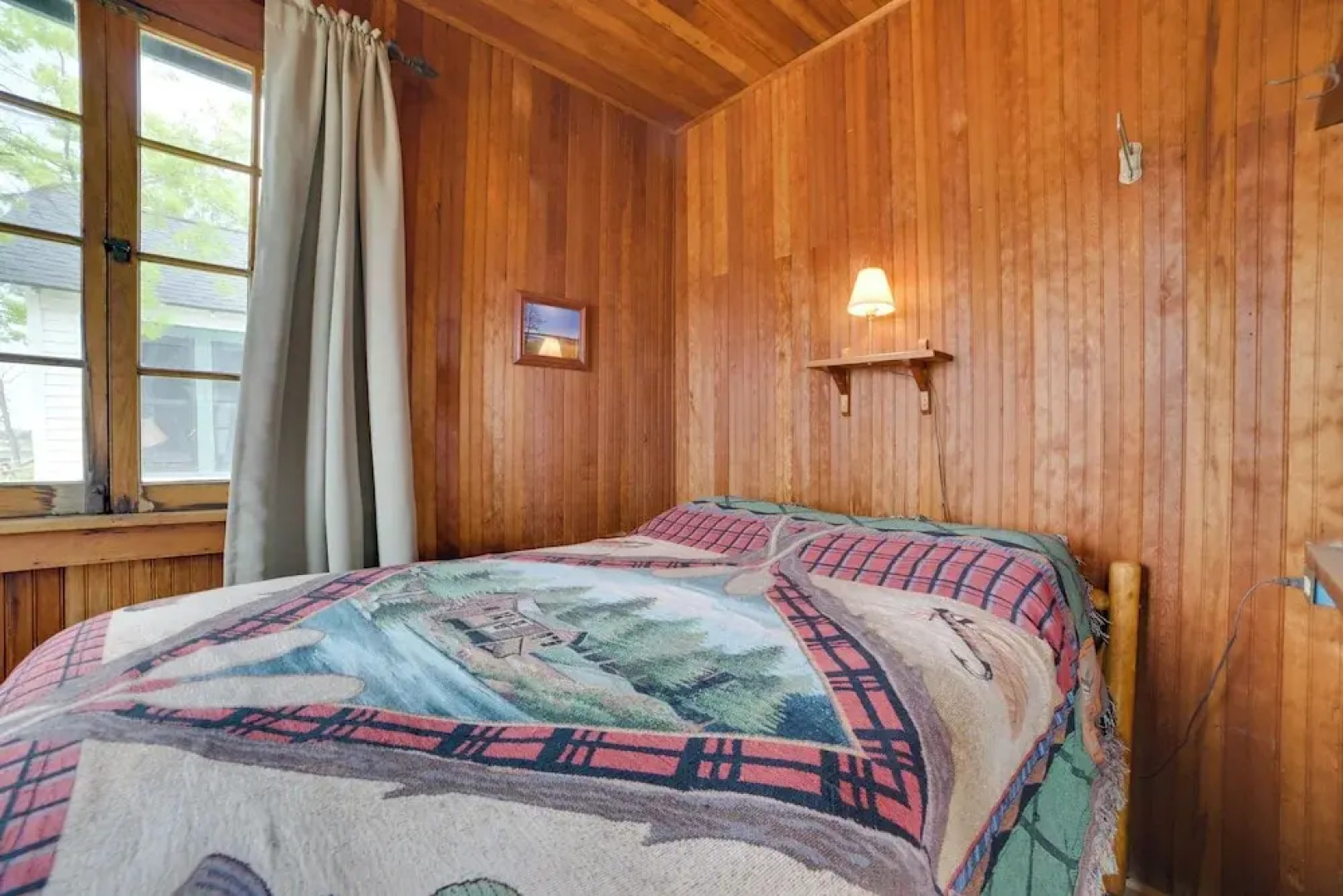 Les Cheneaux Islands Cabin 4 w/ Deck: Pet Friendly