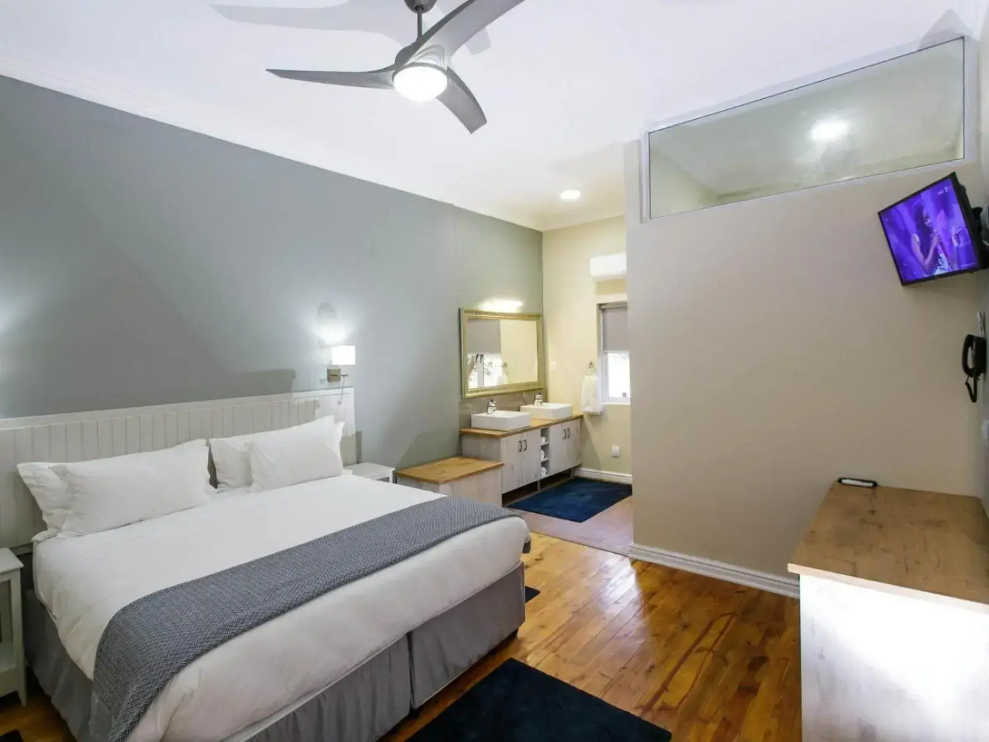 Queen’s Hotel by BON Hotels