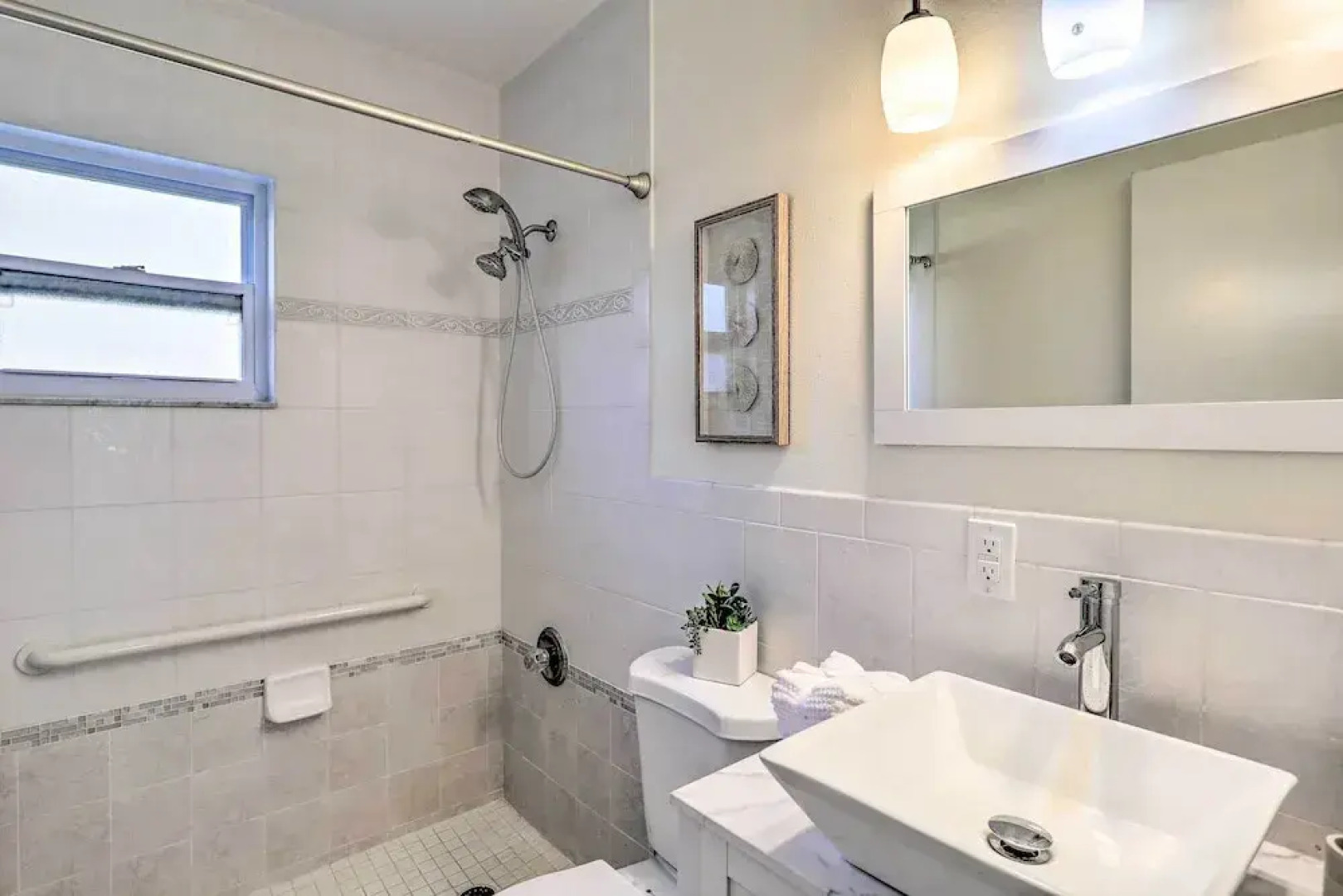 Cute & Cozy Florida Duplex: Walk to Beaches!