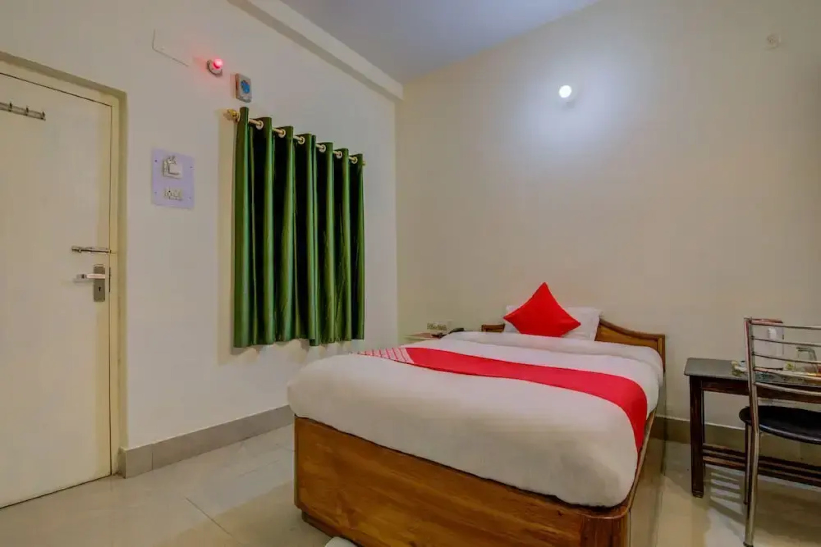 OYO 13490 Hotel Aniket