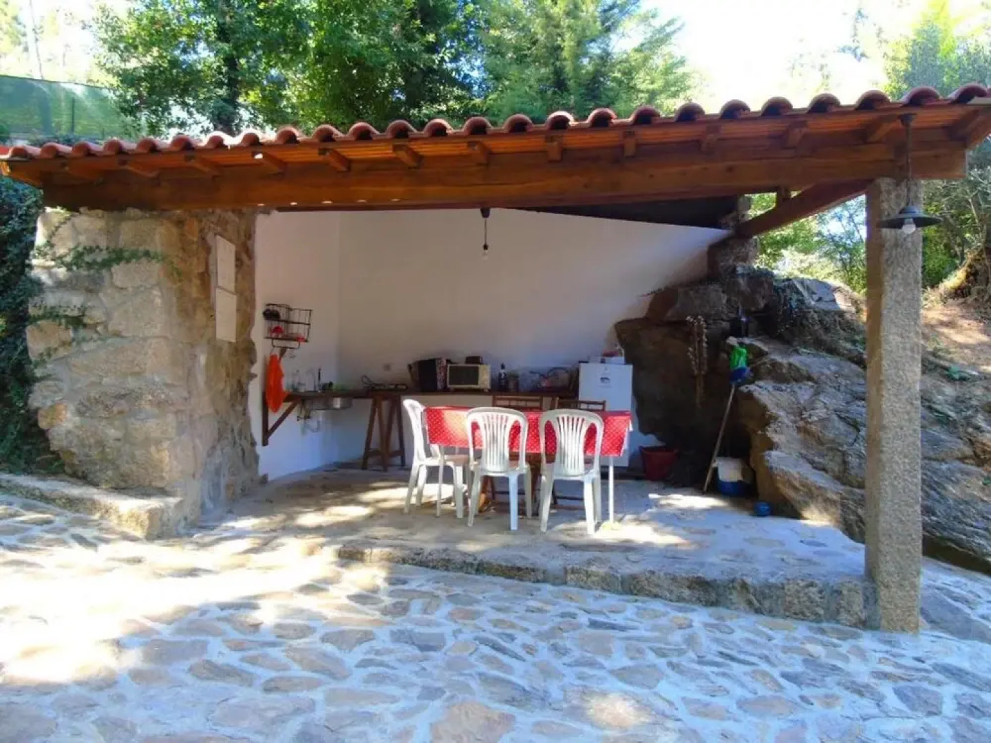 House With 3 Bedrooms in Molares , With Shared Pool, Furnished Garden and Wifi